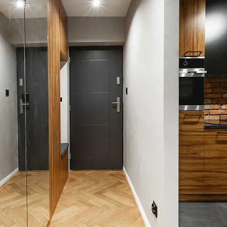Old Town Netflix Romantic City Center Apartment *