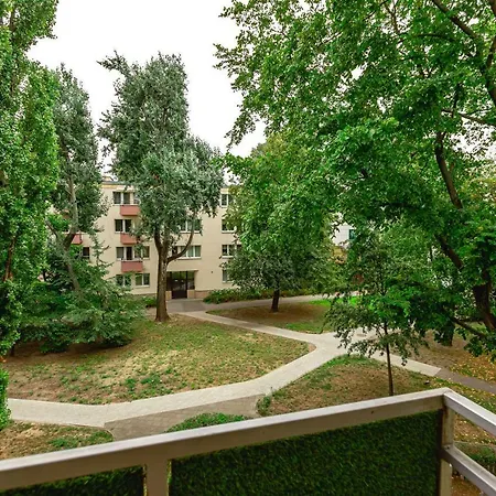 Old Town Netflix Romantic City Center ורשה